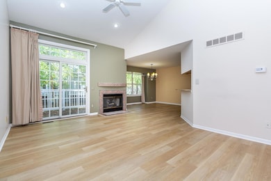 Great Rm with celing fan