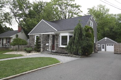 004_FRONTDRIVEWAYGARAGE