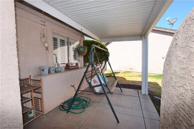 WONDERFUL COVERED FRONT PATIO