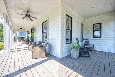 Covered front porch!