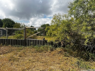 1419 Kayroe Rd, Adkins, TX 78101 - photo 7