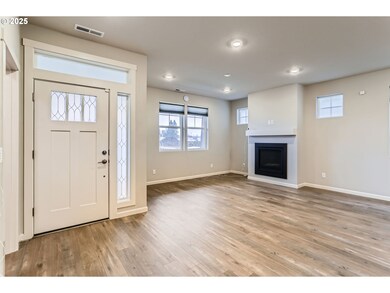 Living Room/Entrance
