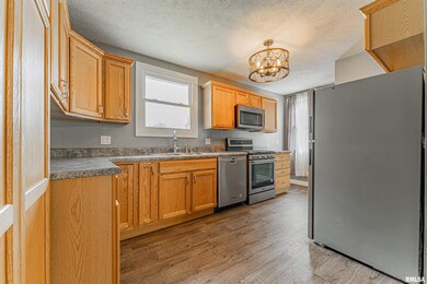 816 N Logan St, Lincoln, IL 62656 - photo 6