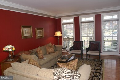 12812 Holly Grove Ct, Fairfax, VA 22033 - photo 4