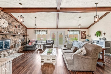 807 Oak Ct, Greenfield, IN 46140 - photo 4