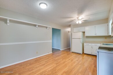 404 Fisher Ln, Mount Washington, KY 40047 - photo 6