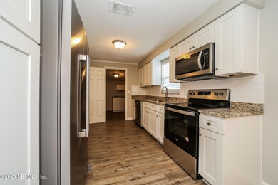 005-photo-kitchen-13632973