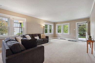 1109 W 3rd St, Cedar Falls, IA 50613 - photo 3