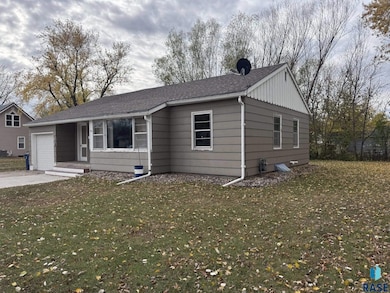303 S Marshall St, Rock Rapids, IA 51246 - photo 2
