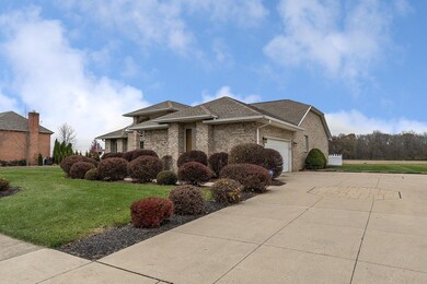 1380 Eastwood Dr, Circleville, OH 43113 - photo 2