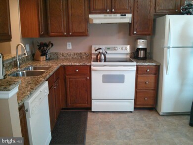 3739 Mazewood Ln, Fairfax, VA 22033 - photo 2