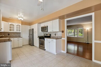 13132 Melville Ln, Fairfax, VA 22033 - photo 7