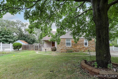 1044 E Apple Ave, Muskegon, MI 49442 - photo 2