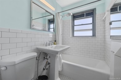 Executive Towers unit 12V, Bronx, NY 10451 - photo 5