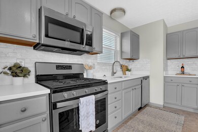 1541 Grove Hill Dr, Columbus, OH 43240 - photo 6