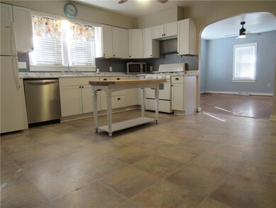 910 W Franklin Ave, Effingham, IL 62401 - photo 4