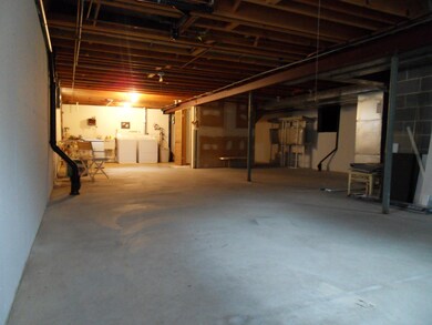 290 N Kingsway Dr, Aurora, IL 60506 - photo 2