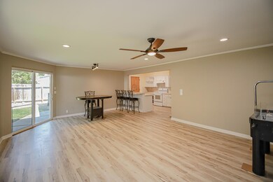 922 SW Spruce St, Grants Pass, OR 97526 - photo 7