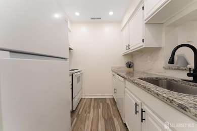 1314 Ravens Crest Dr, Plainsboro, NJ 08536 - photo 5