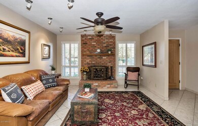 827 E Village Cir Dr S-large-003-12-Livi