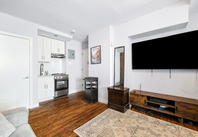 310 W 22nd St unit 2-B, New York, NY 10011 - photo 5