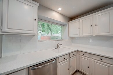 1907 Coronado St, Friendswood, TX 77546 - photo 6