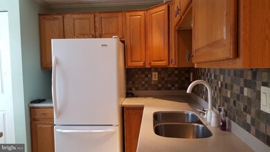 410 Shady Glen Dr, Capitol Heights, MD 20743 - photo 4