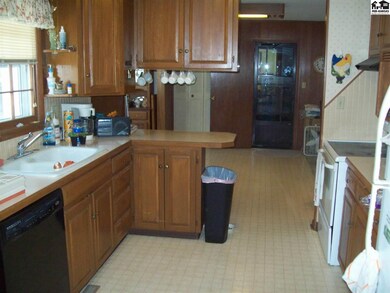 403 S Maxwell St, McPherson, KS 67460 - photo 5