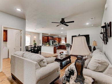 120 Peacock St, Cleburne, TX 76031 - photo 6