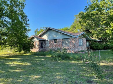 700 W Park Ave, Weatherford, TX 76086 - photo 2