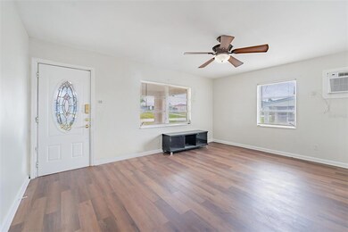 313 Thomas Ave, Frostproof, FL 33843 - photo 4