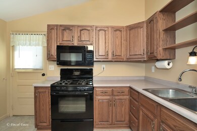 361 Delaware St, Carpentersville, IL 60110 - photo 7