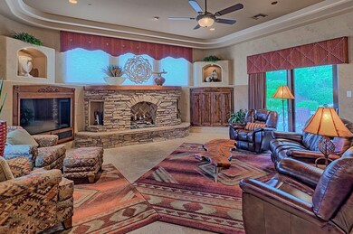 17-11-Family Room - Fireplace