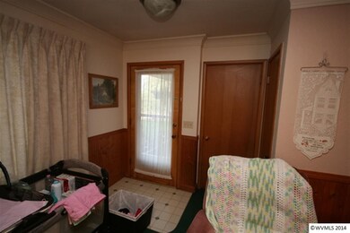 1747 Pine St, Silverton, OR 97381 - photo 4