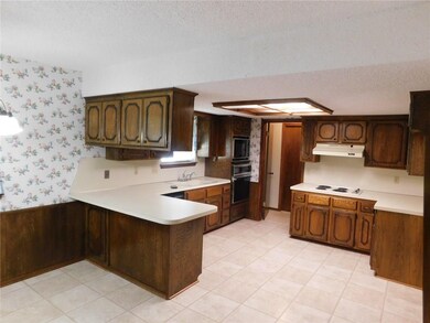 Laminate counter tops and vinyl floor covering in 