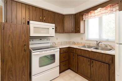 Light and bright kitchen, deer like to visit the b