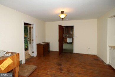 3320 Barkley Dr, Fairfax, VA 22031 - photo 4