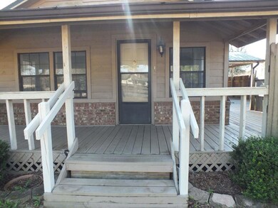 02 Front Porch Entrance