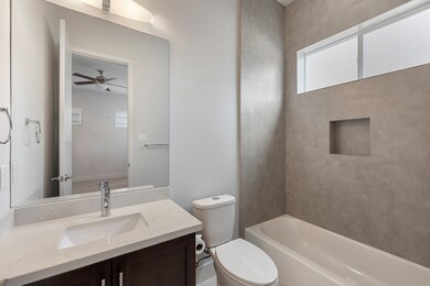 864 Wakefield Dr unit F, Houston, TX 77018 - photo 4