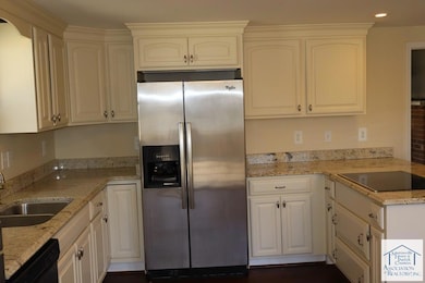 Kitchen - soft closing cabinets and drawers