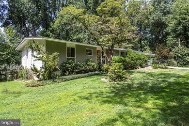 9016 Honeybee Ln, Bethesda, MD 20817 - photo 2