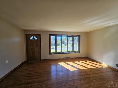 3474 Oakmeadow Ln, Cincinnati, OH 45239 - photo 6