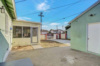 07-13123 Wilkie Ave-7