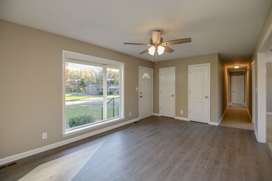 1309 Robinwood Dr, Shelbyville, TN 37160 - photo 7