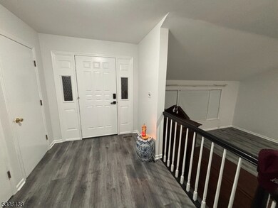 21 Teaberry Dr, Edison, NJ 08820 - photo 4