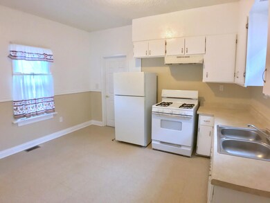 1015 N Chestnut St, Lansing, MI 48906 - photo 6