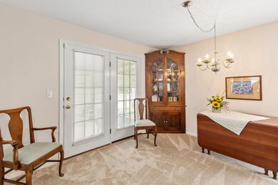 306 Lazelle Place Lane-eating area