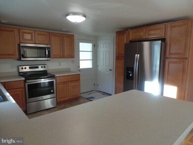 267 Ewing St, Berkeley Springs, WV 25411 - photo 3