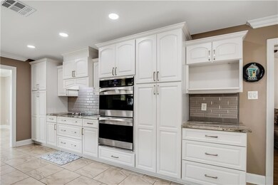 Large Kitchen with 2 Pantries