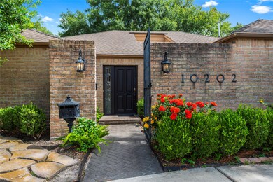 10202 Briar Rose Dr, Houston, TX 77042 - photo 4